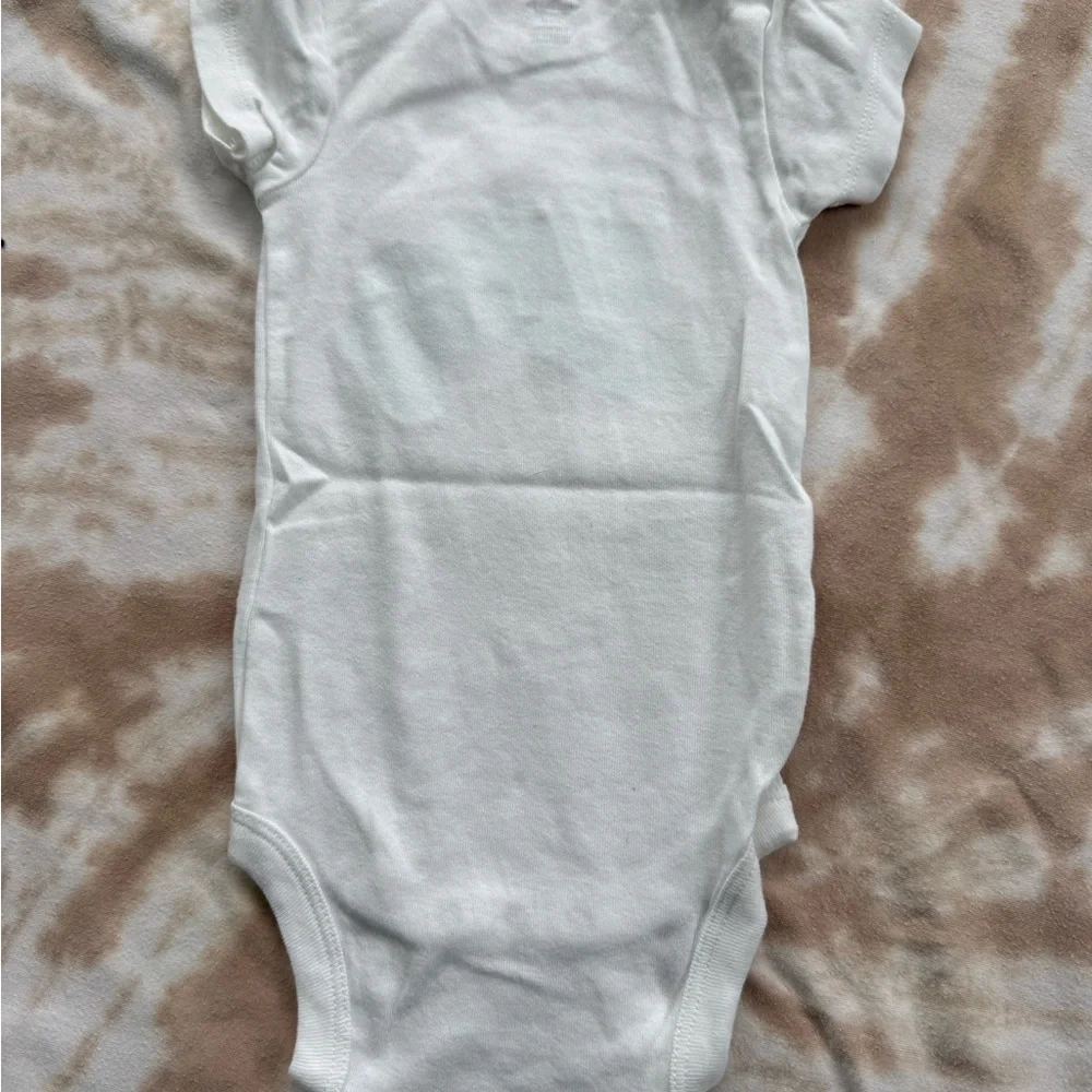 *Circuit Made* 3-6M Gerber Bodysuits with Fun Nike/Paci Design - Picture 4 of 8